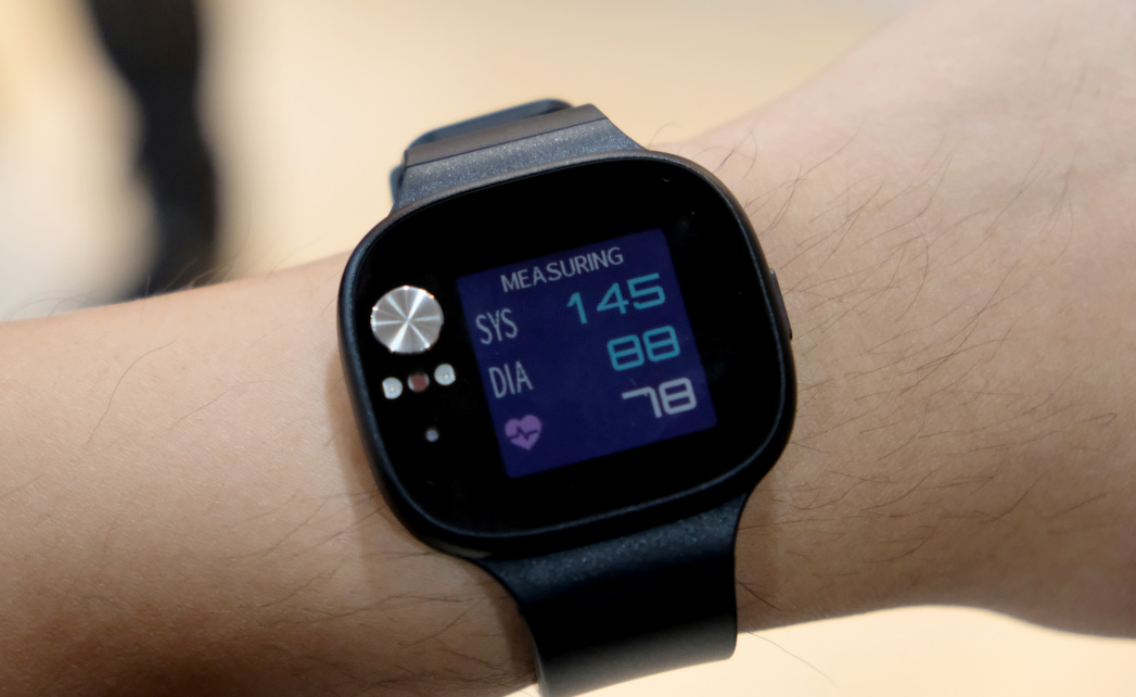 Smartwatch Pemantau Tekanan Darah (blood pressure monitor)